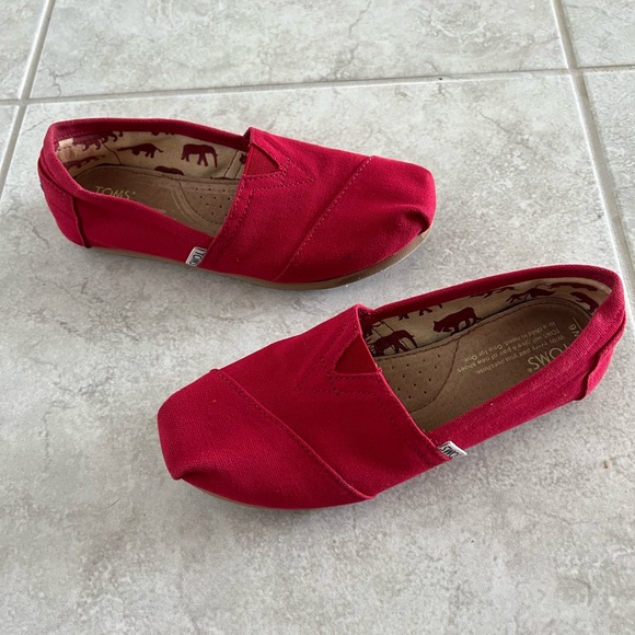 Red TOMS - Picture 4 of 5
